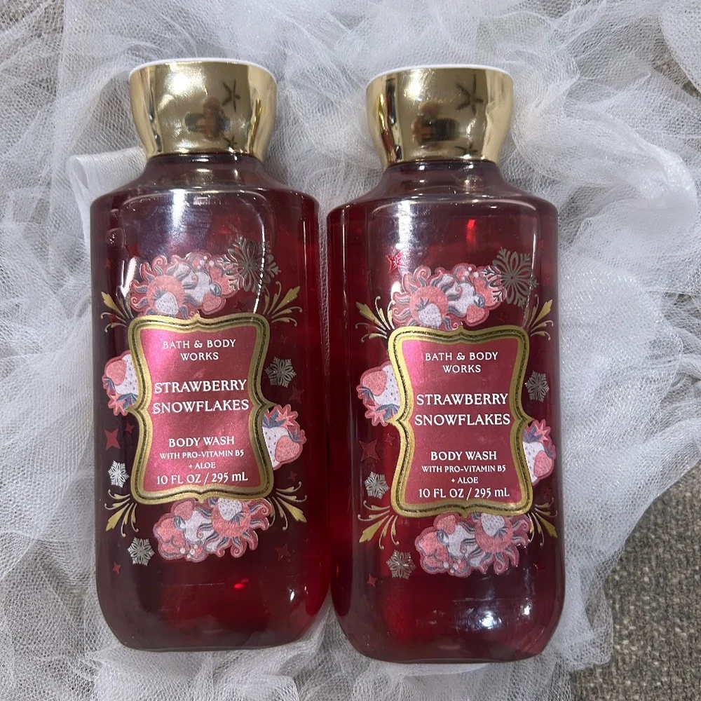 🍓NWT Set of 2 Strawberry Snowflakes Body Wash by B&BW